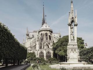 Essential Paris - Skip the Line Eiffel Tower Lunch, Paris City Tour and Seine Cruise